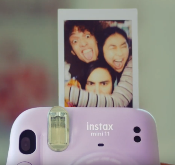 instax-mini-11-selfie