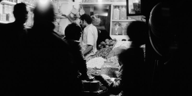 sagra-bancarelle-foto-luci-estate-bianco-e-nero