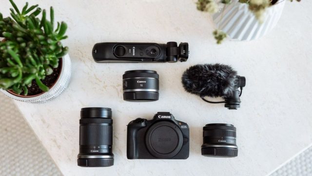Presentazione Canon EOS R50