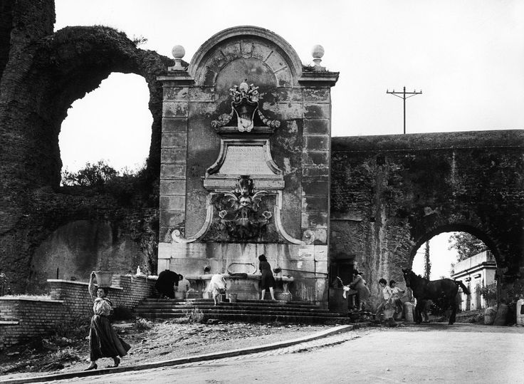W. Klein - Acquedotto via del Mandrione e Porta Furba, Roma 1956