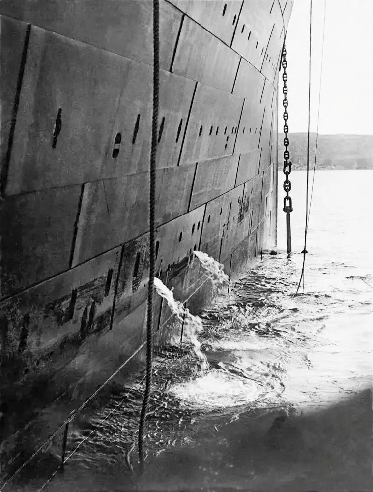 Il-Titanic-lascia-Queenstown-11-aprile-1912-Collezione-Fr-Browne-SJ-UIG-The-Bridgeman-Art-Library-co