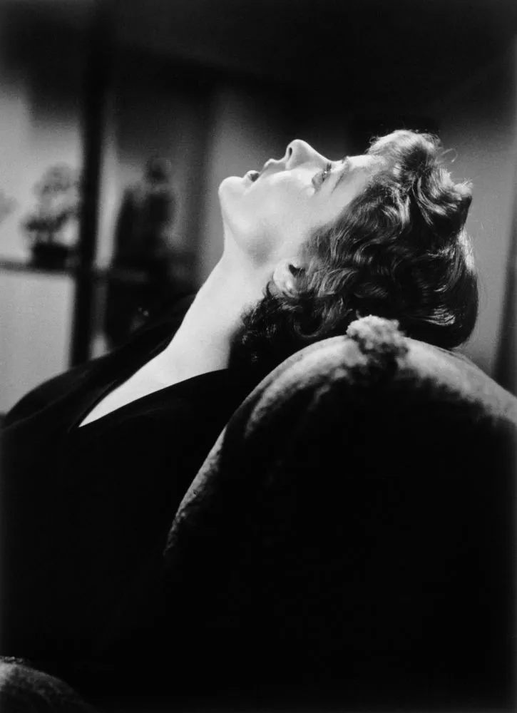 Ingrid-Bergman-in-Arco-di-Trionfo-1946-©-Robert-Capa-©-International-Center-of-Photography-Magnum-Ph