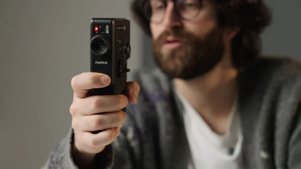 Fotocamera-analogica-ibrida-video