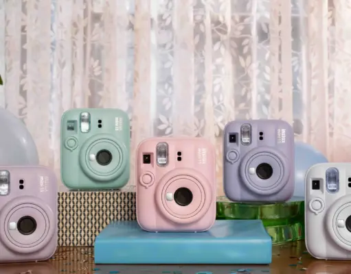 Fujifilm rinnova la serie instax: arriva instax mini 13, la fotocamera istantanea pensata per la creatività quotidiana instax-mini-13