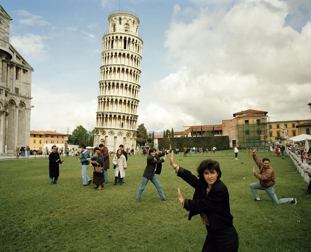 The-leaning-Tower-of-Pisa_-1990_-Martin-Parr-Magnum-Photos