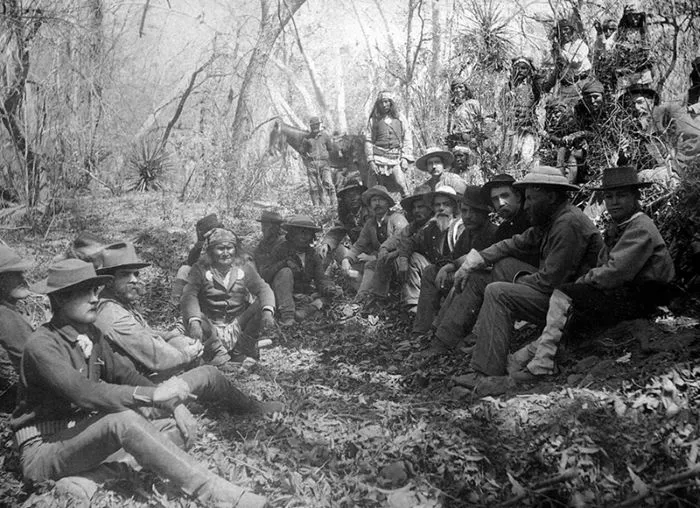 ©-CS-Fly-Incontro-tra-Geronimo-e-la-delegazione-americana