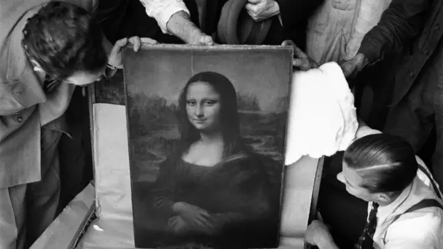IE_Una Foto una storia_Pierre Jahan_La rinascita del Louvre Una Foto una storia_Pierre Jahan_La rinascita del Louvre