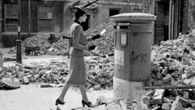 IE_British Vogue_Lee Miller British Vogue_Lee Miller
